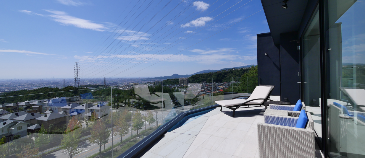 全部屋からの眺望と水盤の家/不二工営建設